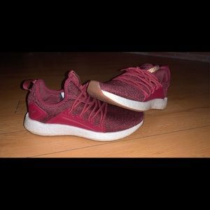 Women’s Size 9 Puma Sneakers